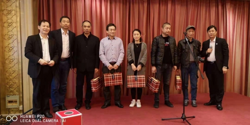 創想頒發三等獎 高級蜂蜜 創想頒發三等獎 高級蜂蜜